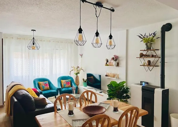 Acogedora casa recién reformada con jardín y wifi