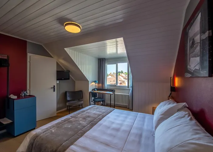Chatonneyre Hotel & Restaurant