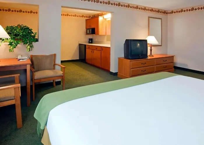 Holiday Inn Express & Suites Winner By Ihg