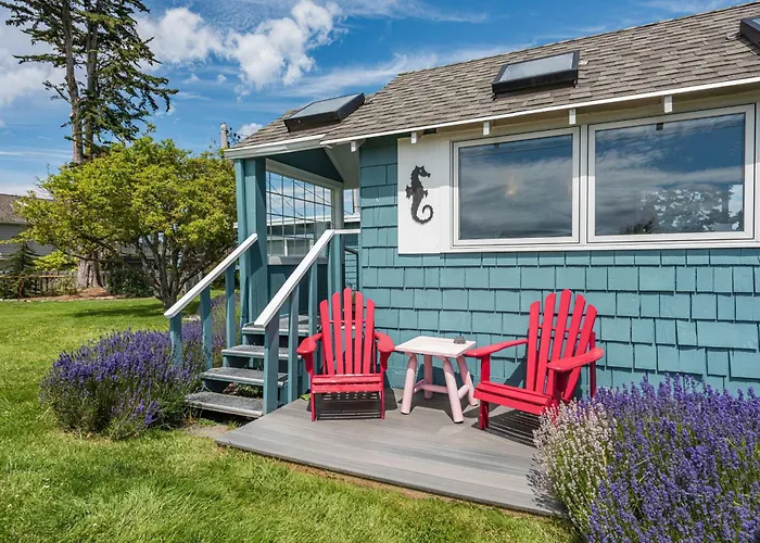 Juan De Fuca Waterfront Hotel & Cottages