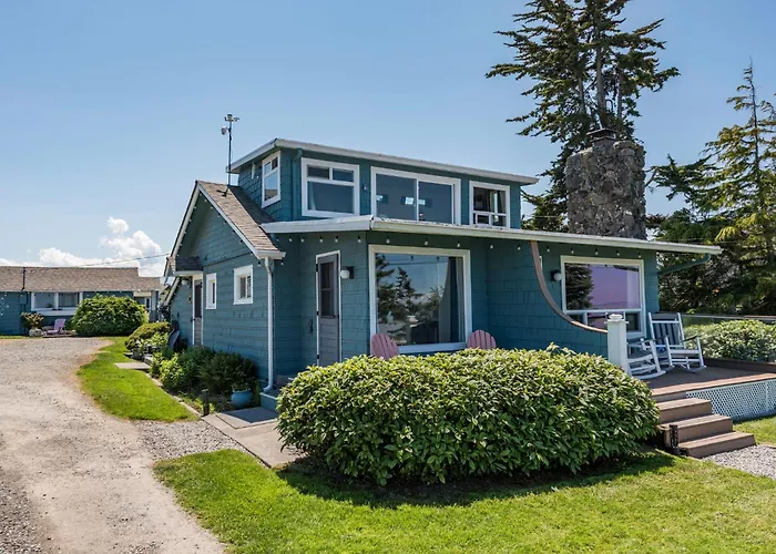 Juan De Fuca Waterfront Hotel & Cottages