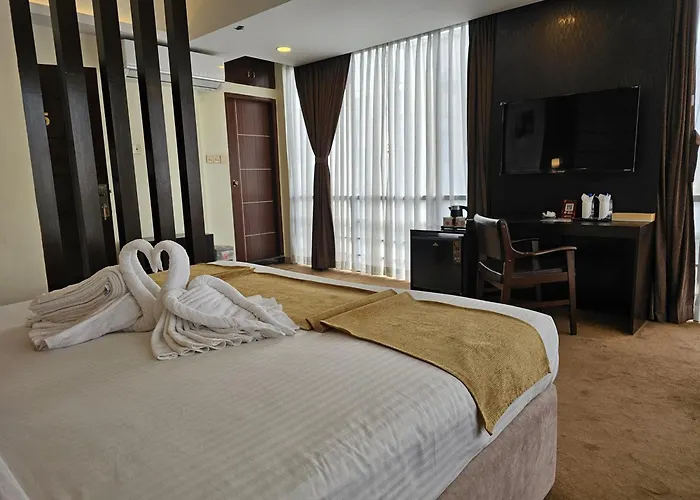 White Park Hotel & Suites