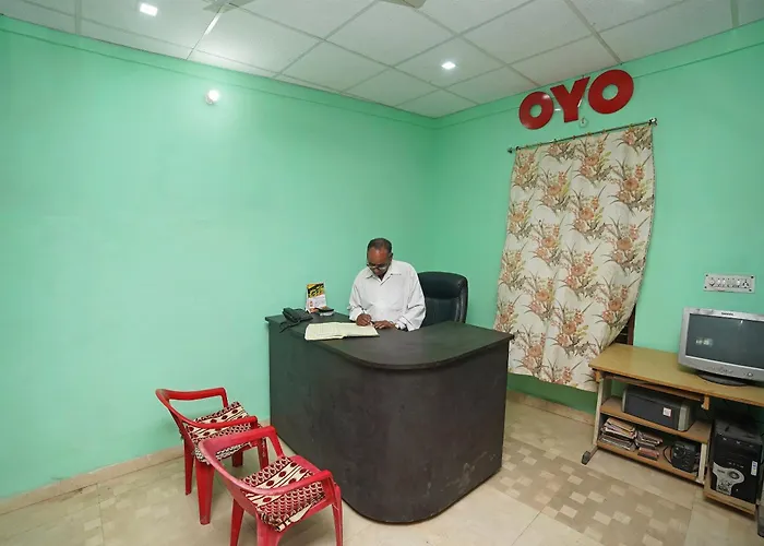 Hotel O Paras Guest House & Restaurant