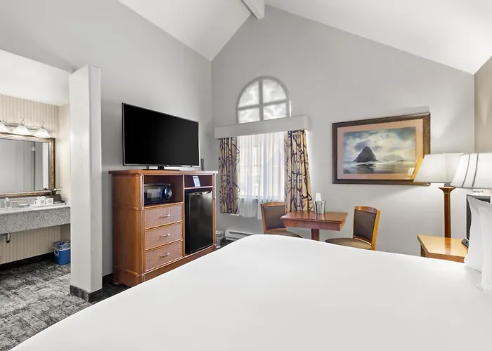 Surf And Sand Lodge