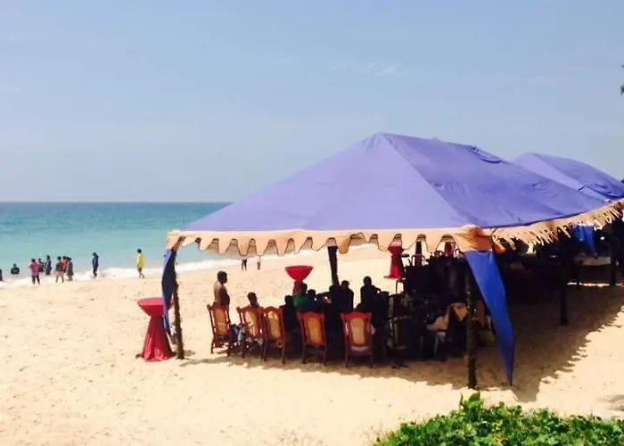 Rainbow Beach Hotel
