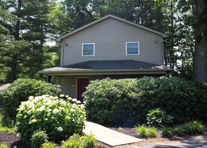 Woodfield Manor - A Sundance Vacations Property