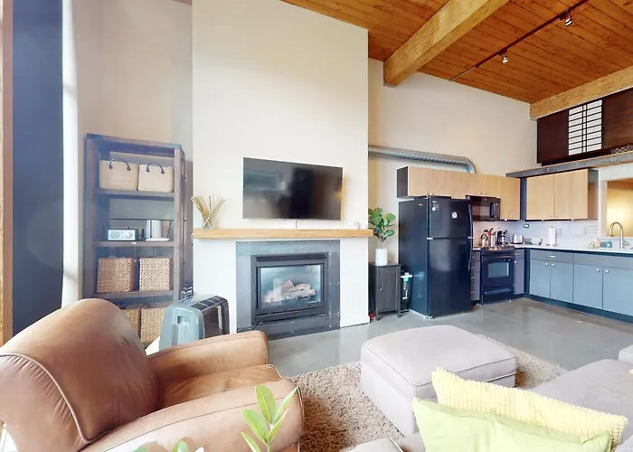 19Th Avenue Lofts Unit 213