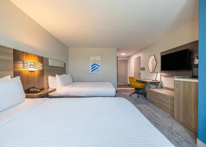 Holiday Inn Express & Suites Kansas City Airport By Ihg
