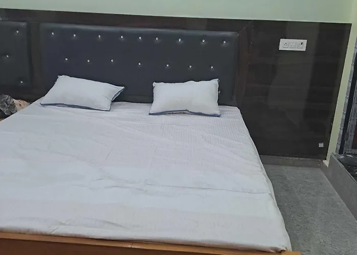 Super Hotel O Av Priya