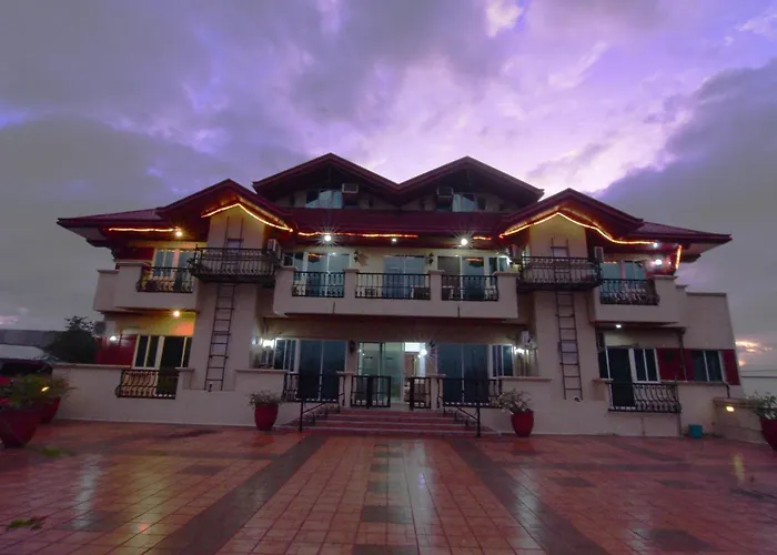 Tahanan Lakeview Hotel