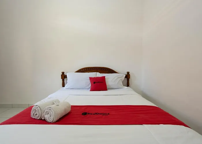 RedDoorz near Buleleng Harbour 2