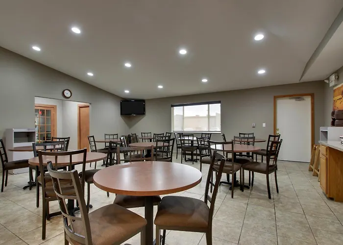 Everspring Inn & Suites