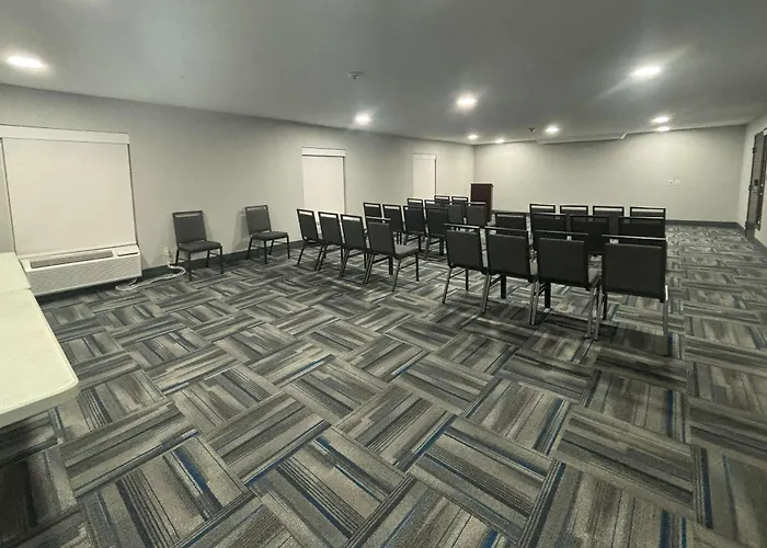 Quality Inn & Suites At Airport Blvd I-65