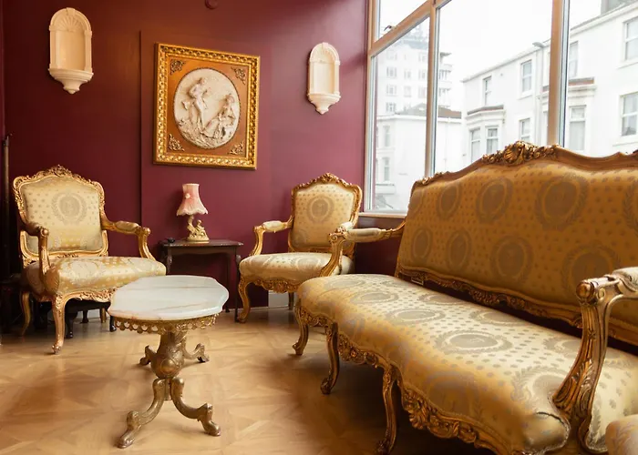 Hotel Rouge & Deco Suites