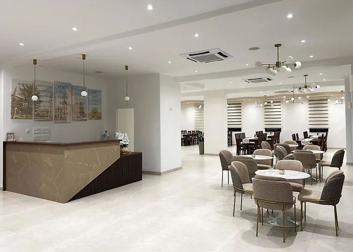 Hotel 81