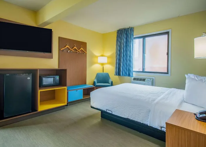 Days Inn & Suites By Wyndham Waterloo