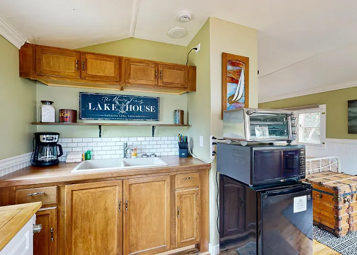Lakefront Cabin Retreat