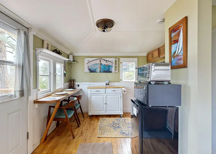 Lakefront Cabin Retreat