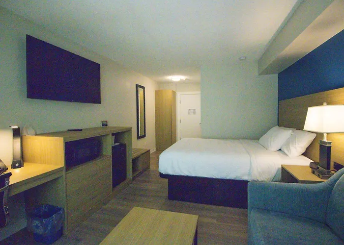 Baymont By Wyndham Gold River