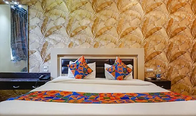 Hotel Shades Of Royal
