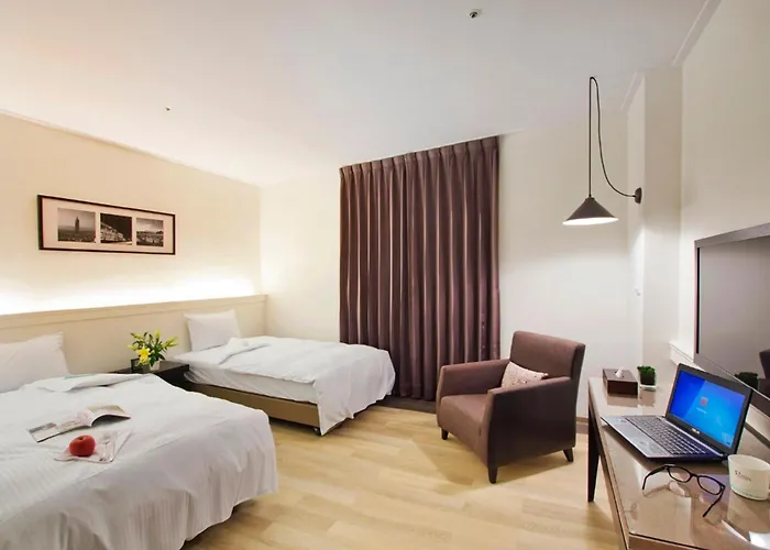 53 Hotel