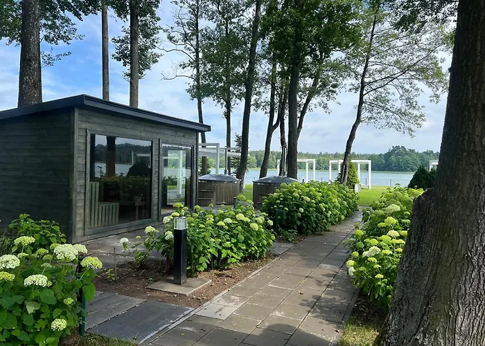 Oficerski Yacht Club