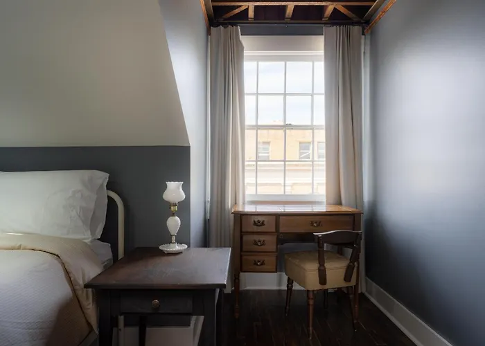 The Nuwray Hotel & Carriage House
