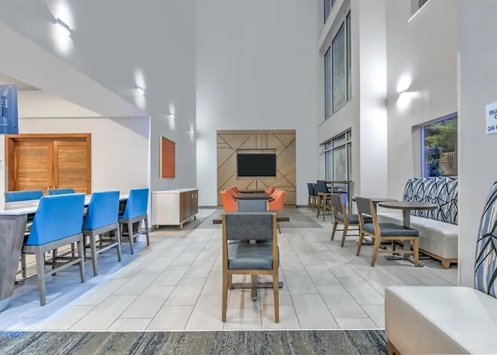 Holiday Inn Express Hotel & Suites Marshall By Ihg