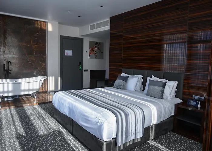 Hotel Monarch