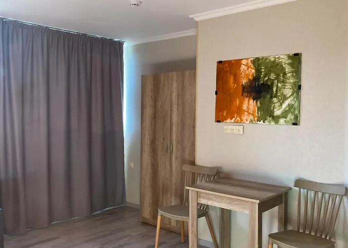 8 Rooms