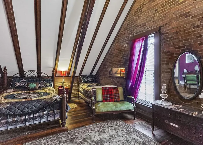 Dupriest Room At Main Street Bed & Breakfast
