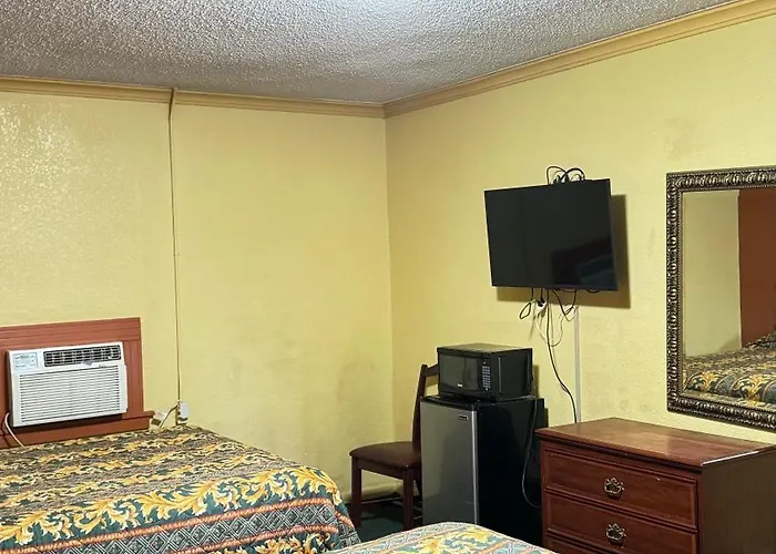 Greenlawn Motel