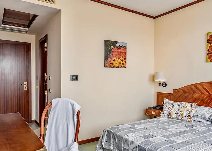 Thr - Isa-Hotel In Marina Di Cecina Just 100 Mt From The Beach