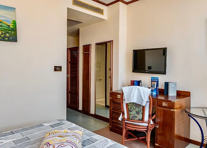 Thr - Isa-Hotel In Marina Di Cecina Just 100 Mt From The Beach