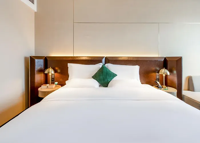 Echarm Plus Hotel - Jingdezhen Taoxichuan