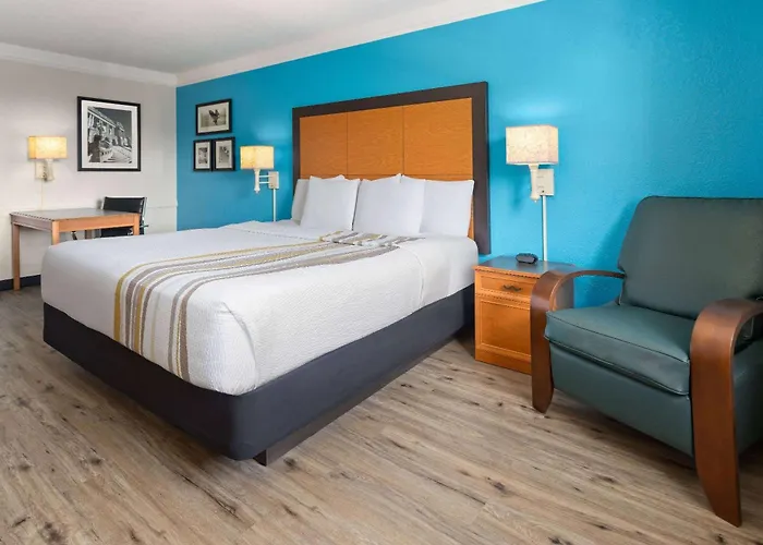 La Quinta Inn By Wyndham Pittsburgh Airport