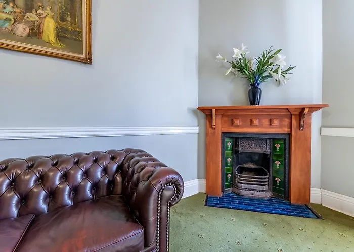 Criterion Warwick Hotel