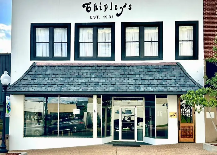 Chipley'S Squareview Inn