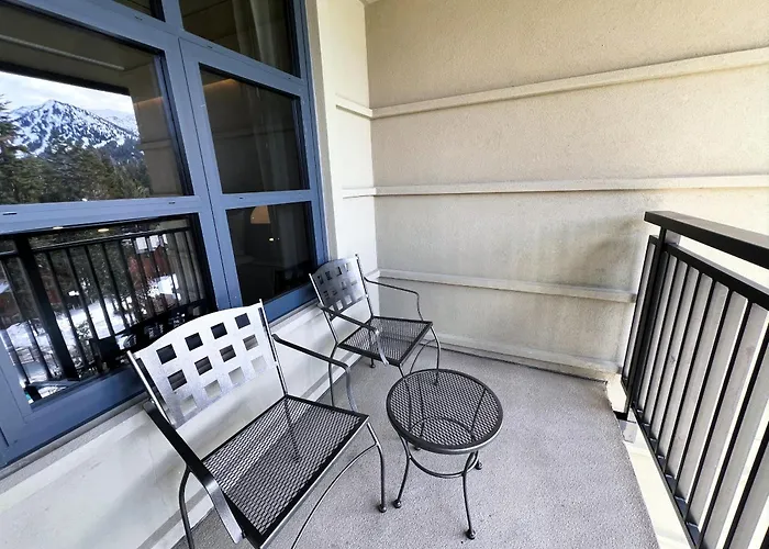 Luxury 2 Bedroom Penthouse With Stunning Views!