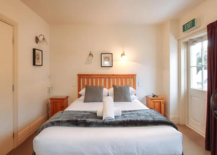 The Grand Hotel & Bar - Akaroa