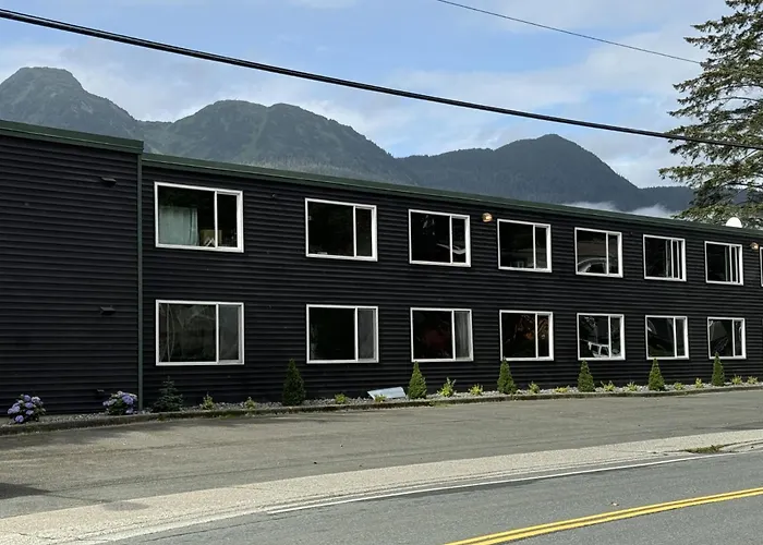 Waterfront On Glacier
