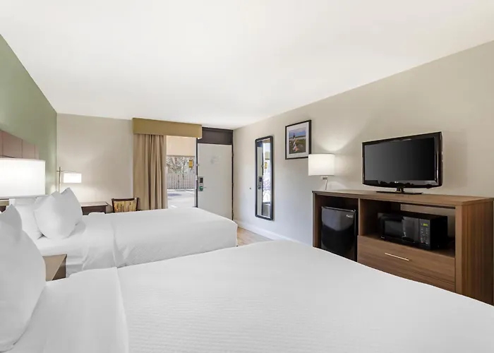 Quality Inn & Suites St Augustine Beach Area