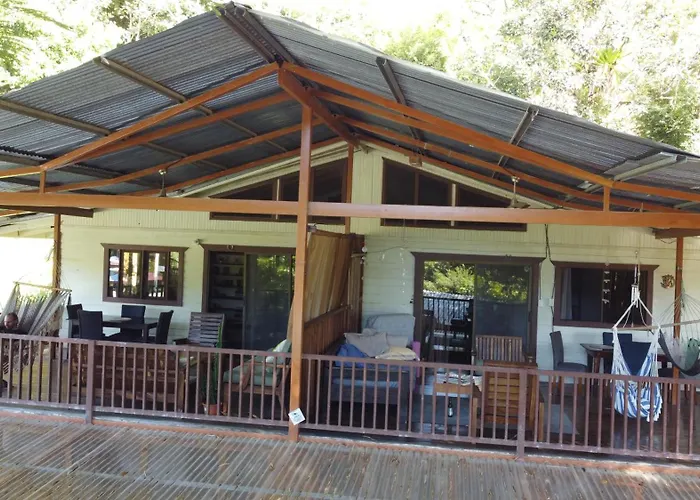 Bamboo River House And Hotel