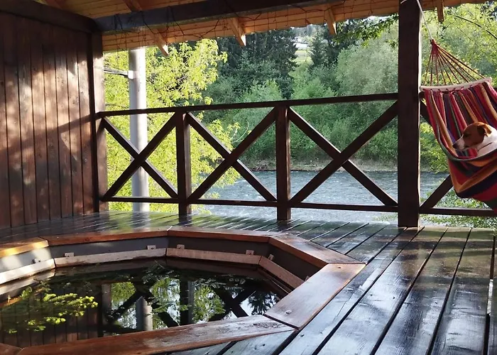 На Березі Черемошу