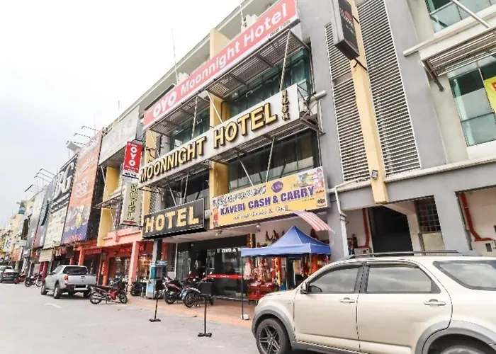 Moon Night Hotel Batu Caves