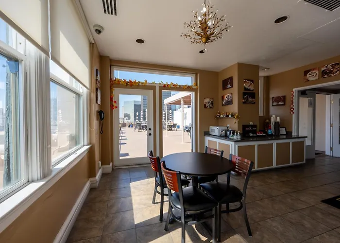 Gaslamp Plaza Suites