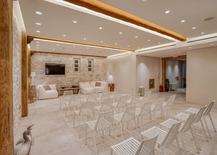 Bassa Maina Villas & Suites