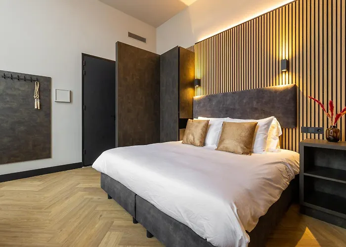 Monument Hotel