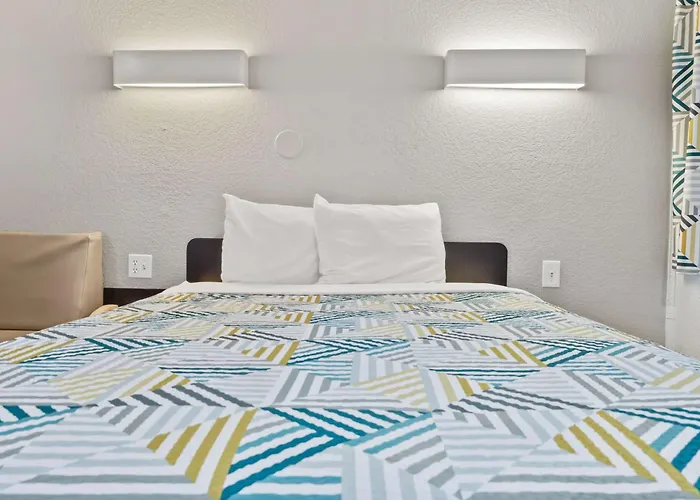 Motel 6-Ventura, CA - Beach
