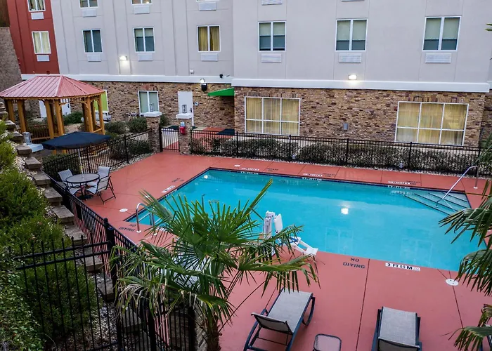 Holiday Inn Express & Suites Columbus - Ft Benning Maingate By Ihg